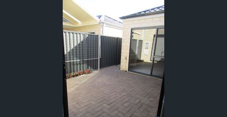 Modern Townhouse in Aveley - Photo 2