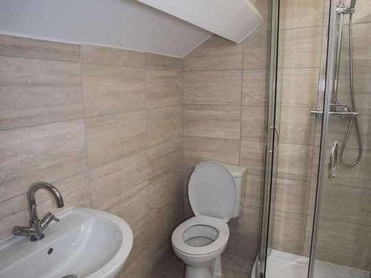 13 bedroom house of multiple occupation to rent - Photo 1