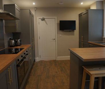 6 Bed Terraced House, Arundel Avenue, L17 - Photo 1