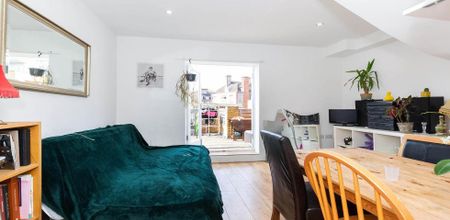 Split level 3 bed flat in Camden located within walking distance to UCL - Photo 4