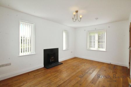 3 bedroom detached house to rent - Photo 2
