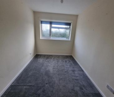 3 bedroom link detached house to rent - Photo 3