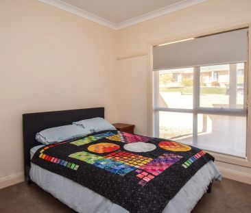 Move-In Ready Share House – Ideal for Students/FIFO - Photo 2