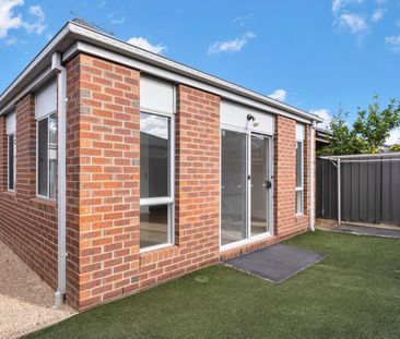 Family Living in the Heart of Tarneit - Photo 3