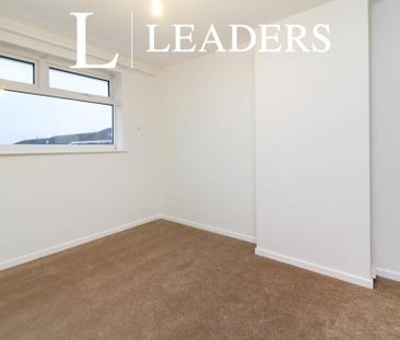 3 bedroom end of terrace house to rent - Photo 3