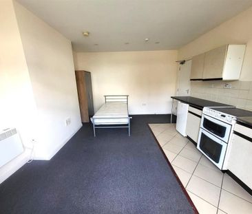 1 bedroom in a house share to rent - Photo 5