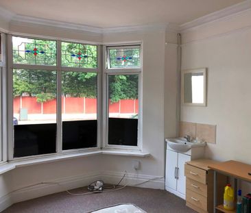 Room in a Shared House, Humberstone Drive, LE5 - Photo 3