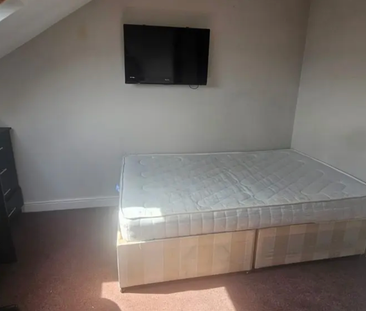 5 Bed - 27 Stanmore Street, Burley, Leeds - LS4 2RS - Student - Photo 4