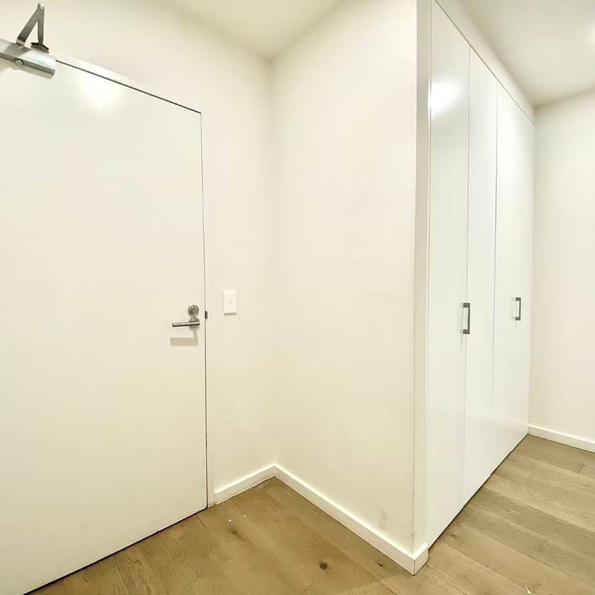Spacious Amazing 2 Bedroom Apartment READY TO MOVE IN! - Photo 1
