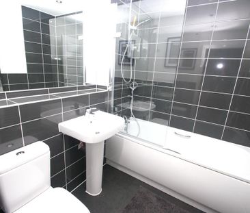 3 bedroom terraced house to rent - Photo 3