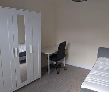 5 bedroom private hall to rent - Photo 3