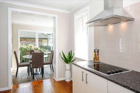 Charming 3-Bedroom Home in Panmure – Prime Location! - Photo 4