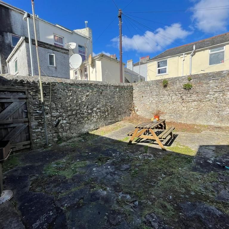 6 bedroom house to rent - Photo 1