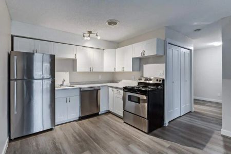- 1 Bedroom at Caswell Manor - Photo 4