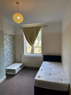 1 bedroom in a house share to rent - Photo 1