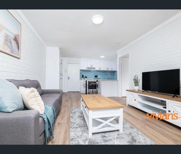 Stylish 1-Bedroom Fully Furnished & Equipped Unit - Photo 1