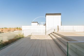 Triplex penthouse for rent in La Finca