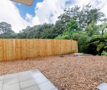 Sunny End Unit, 2.5 bedroom Townhouse with Garden - Photo 5