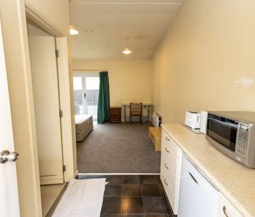 Boarding house rooms available now! - Photo 5