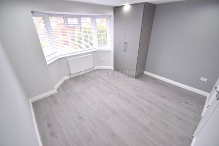 Price £4,500 pcm - Available Now - Furnished - Photo 4