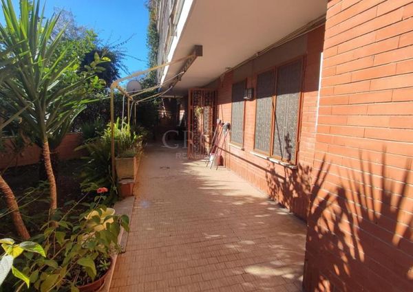 Monteverde Vecchio-Terrace: Furnished 2 Bedroom, 2 Bath, spacious kitchen, living, large private terrace and garden. Bright, silent, near shops, services and transport, located on a quite street in a well kept building. Possible parking. Ref 2375