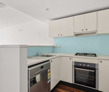 Peaceful one-bedroom loft-style apartment / only 250m to train station - Photo 5