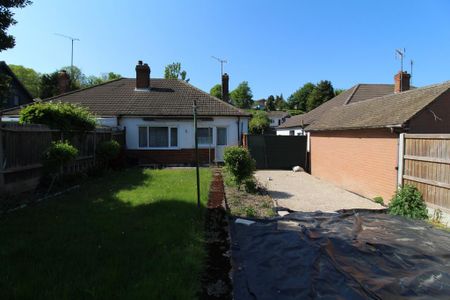 2 bedroom bungalow to rent - Photo 2