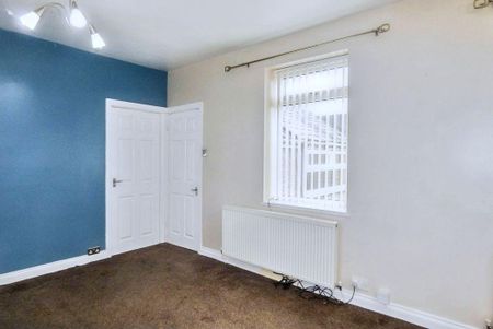 2 bed upper flat to rent in NE22 - Photo 4