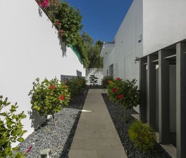 Luxury Detached House for rent in Marbella, Andalusia - Photo 2