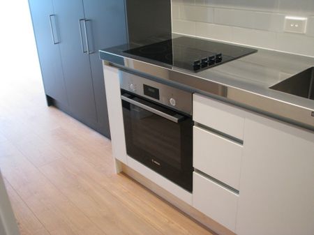 Auckland City Apartment - Fully Furnished - Photo 3