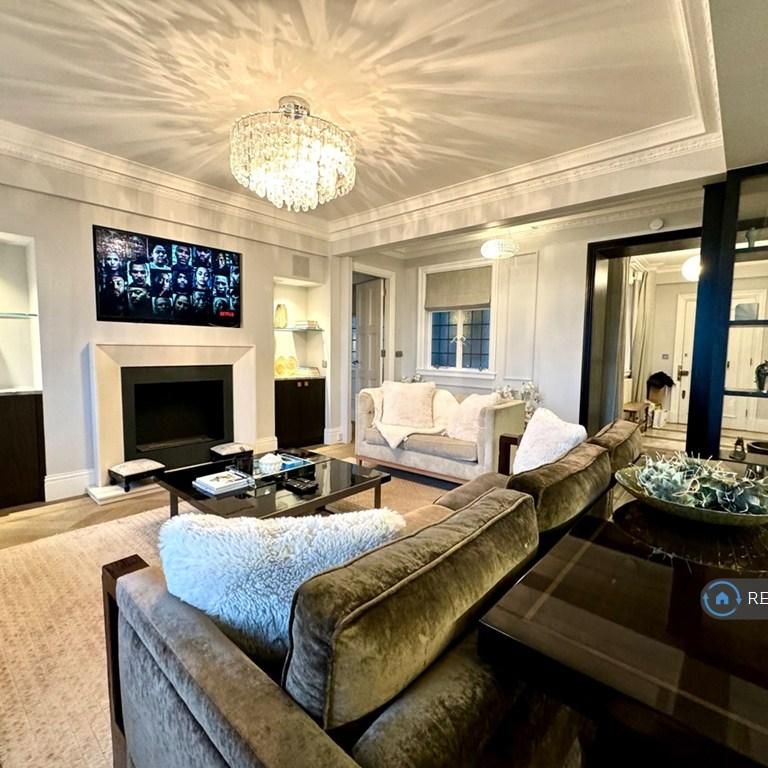 4 bedroom flat to rent - Photo 1