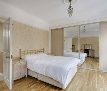 4 bedroom flat to rent - Photo 1