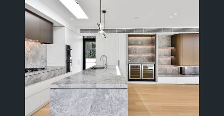 A Sculpted Masterpiece of Harbourfront Luxury – "Colindia" - Photo 3