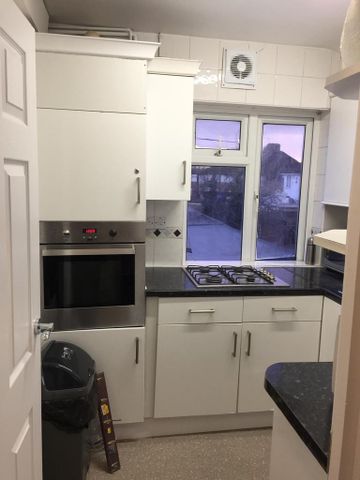 1 bedroom in a house share to rent - Photo 4