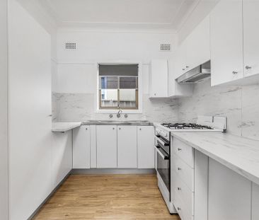 Stylishly updated three-bedroom home - Photo 1