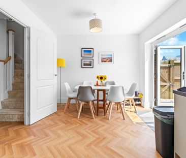 3 bedroom end of terrace house to rent - Photo 3