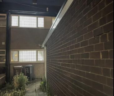 3 bedroom end of terrace house to rent - Photo 1