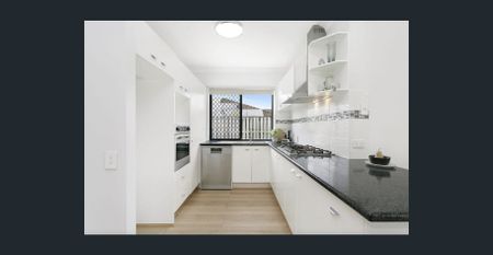 Immaculate & Central Family Home - Photo 4