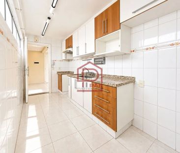 QI 11 Bloco G Apartamento 2 Quartos, Cozinha com Armários, Área de Serviço Separada e Garagem - Photo 1