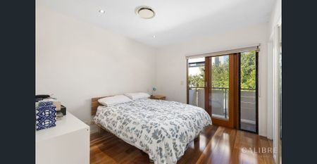 Stylish Fully Furnished Apartment Moments from Indooroopilly Shopping Centre - Photo 3