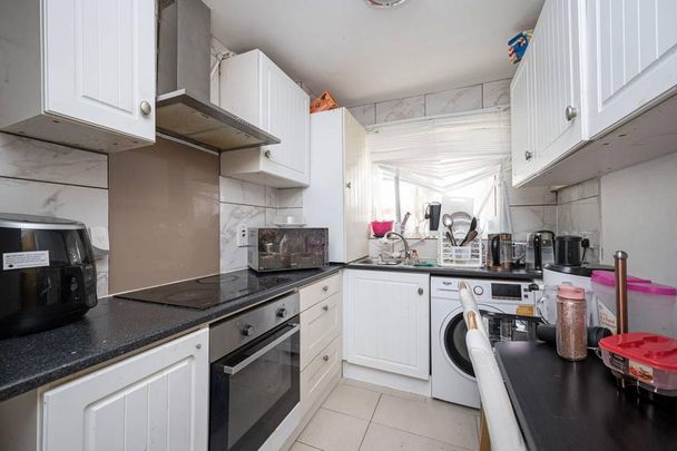 3 bedroom flat to rent - Photo 1