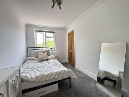 4 bedroom detached house to rent - Photo 4