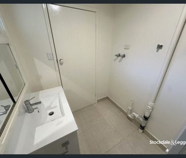 REJUVENATED UNIT IN A PRIME LOCATION - READY TO MOVE IN! - Photo 2