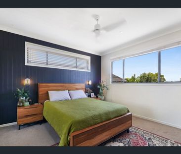 Immaculate Renovated Townhouse - Photo 3