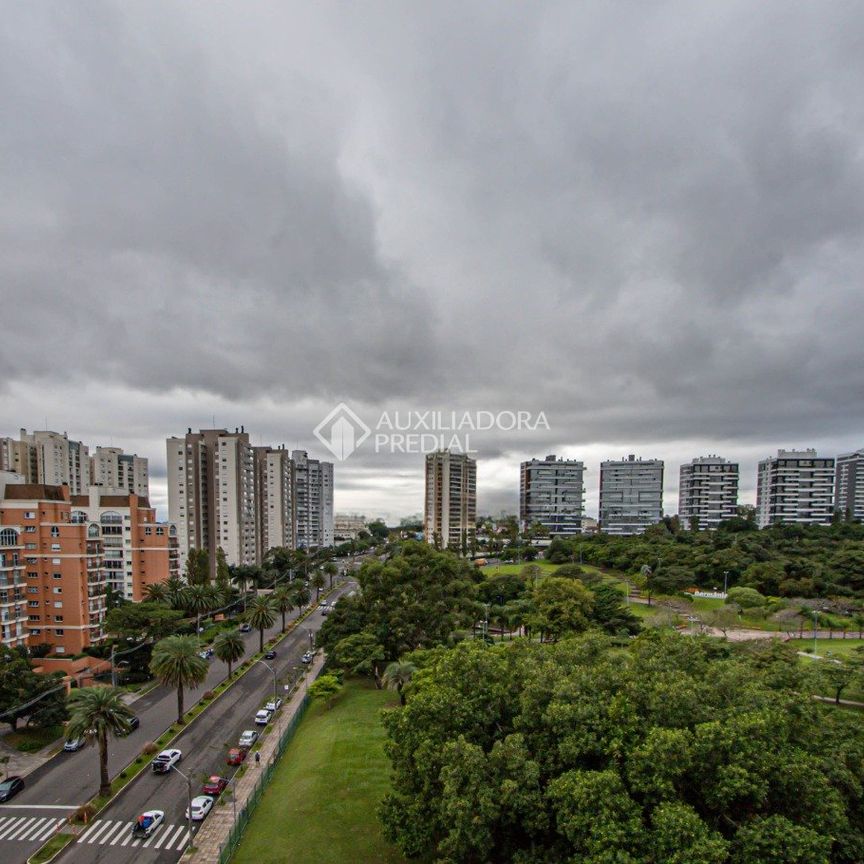 Apartamento com 2 quartos e 79m² para alugar em Jardim Europa, Porto Alegre. - Photo 1