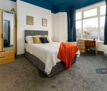 1 bedroom in a flat share to rent - Photo 4