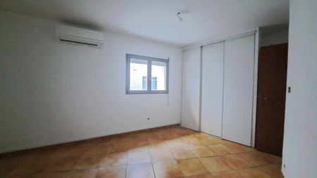 Location - Maison de village T4 de 96 m², en R+2, avec petite terrasse et garage fermé - Photo 5