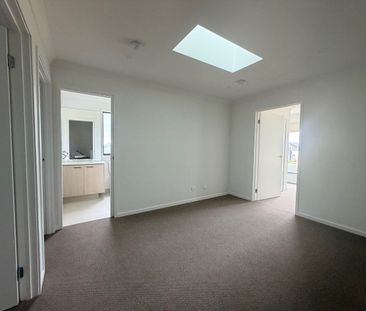 Brand New Modern Family Home – Move In & Enjoy! - Photo 4