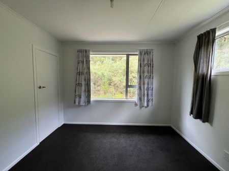 Wainuiomata 3 Bedrooms - Photo 2