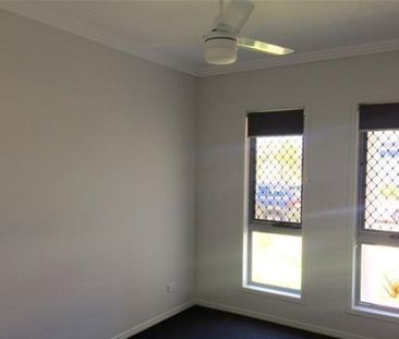 Beautiful Family Home In Hope Island - Photo 3